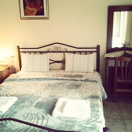 Guesthouse Adonis Káto Loutrákion Dış mekan fotoğraf