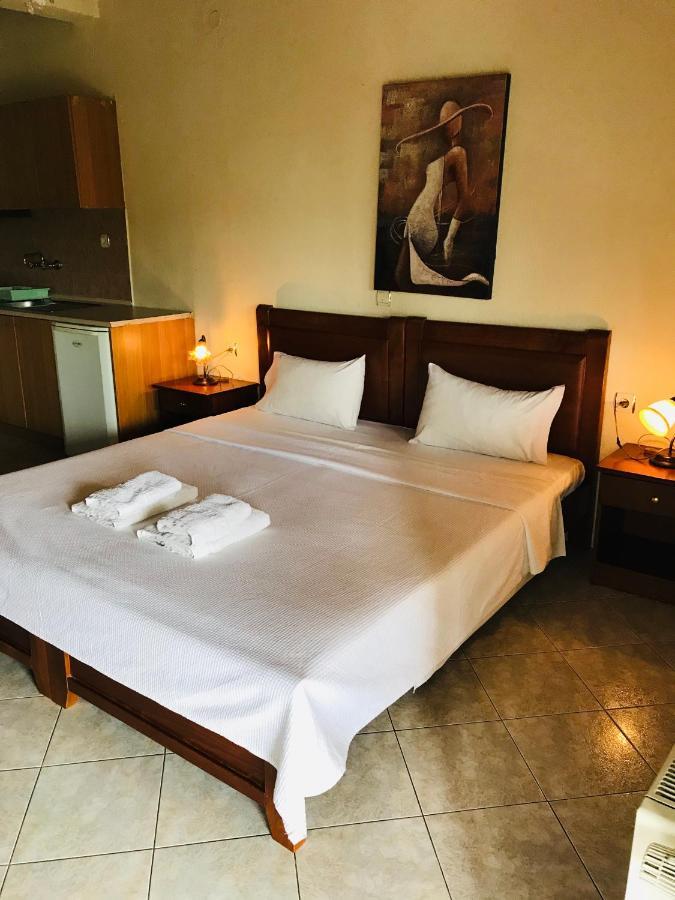 Guesthouse Adonis Káto Loutrákion Dış mekan fotoğraf