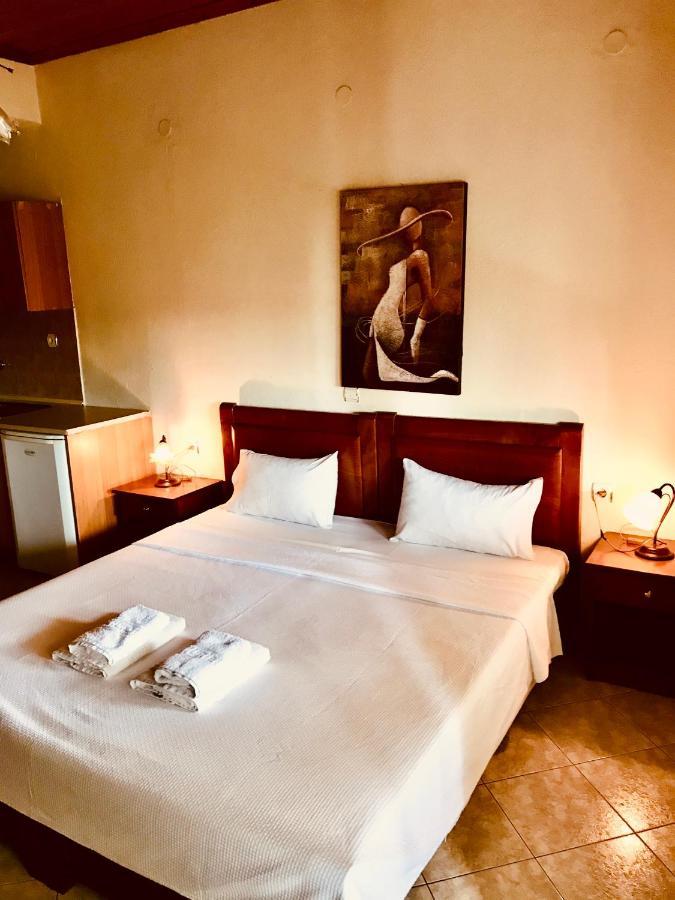 Guesthouse Adonis Káto Loutrákion Dış mekan fotoğraf