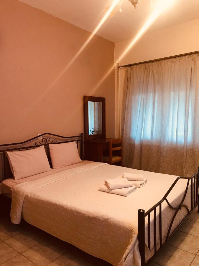 Guesthouse Adonis Káto Loutrákion Dış mekan fotoğraf