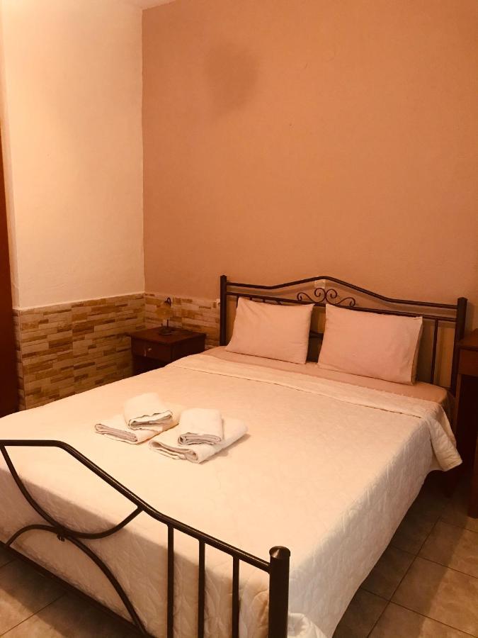 Guesthouse Adonis Káto Loutrákion Dış mekan fotoğraf