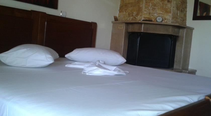 Guesthouse Adonis Káto Loutrákion Oda fotoğraf