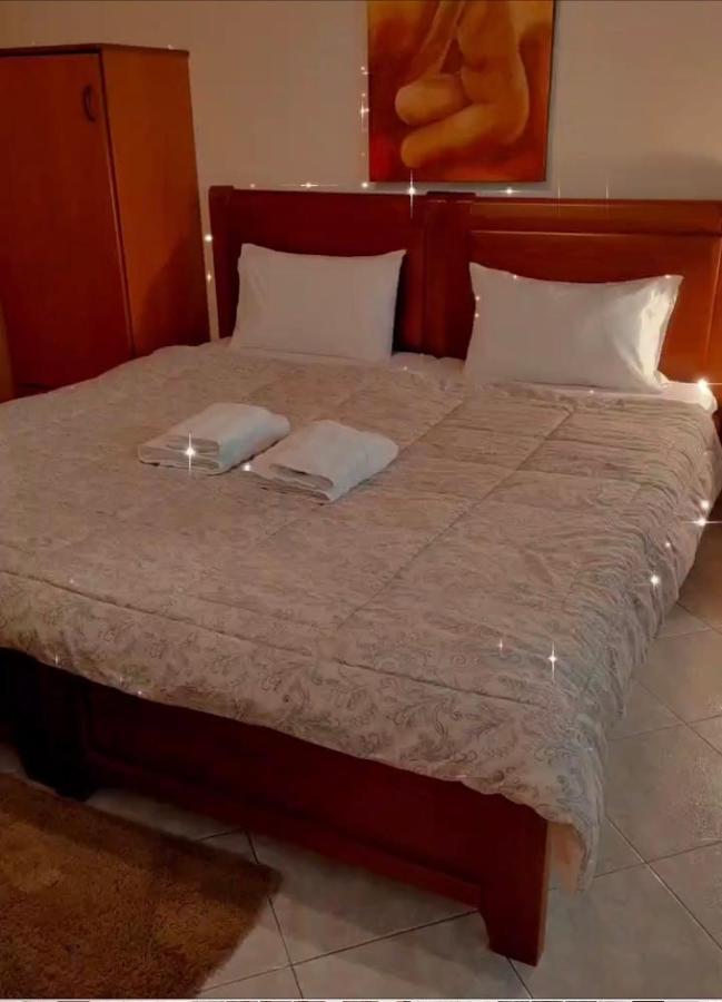 Guesthouse Adonis Káto Loutrákion Dış mekan fotoğraf