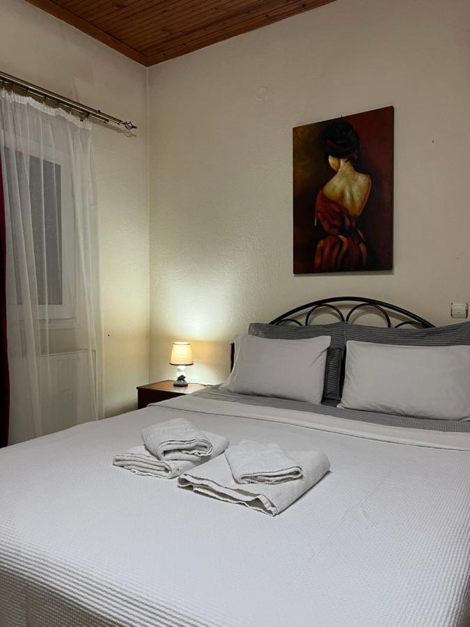 Guesthouse Adonis Káto Loutrákion Dış mekan fotoğraf