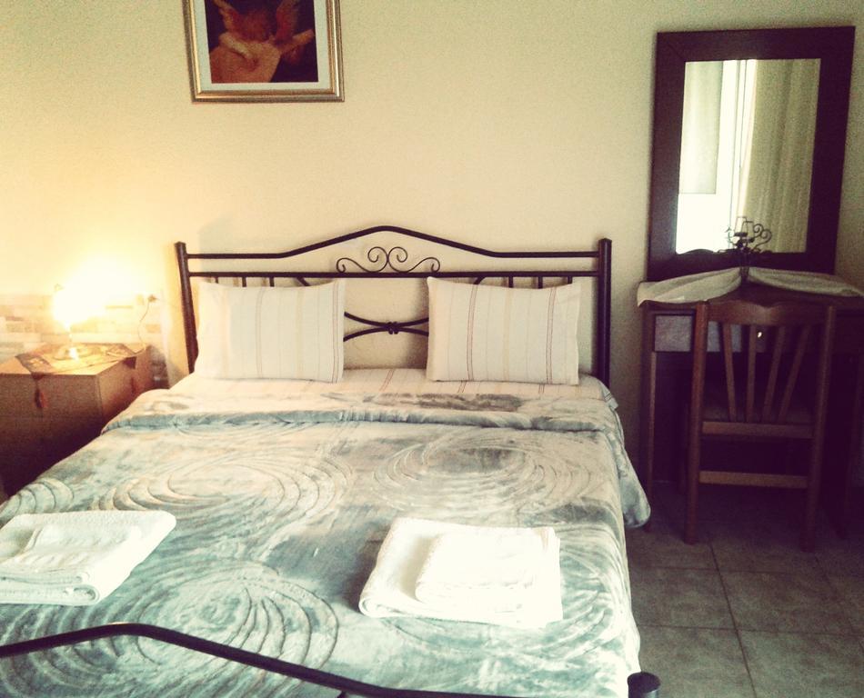Guesthouse Adonis Káto Loutrákion Dış mekan fotoğraf