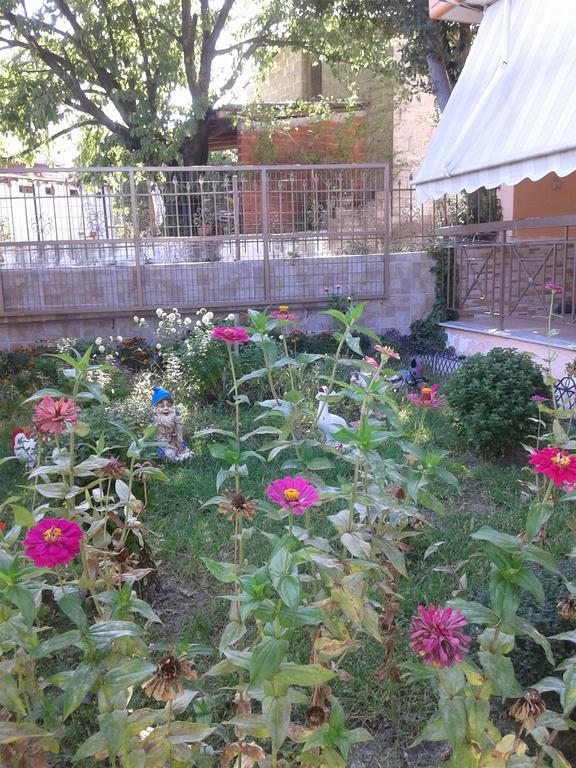 Guesthouse Adonis Káto Loutrákion Dış mekan fotoğraf