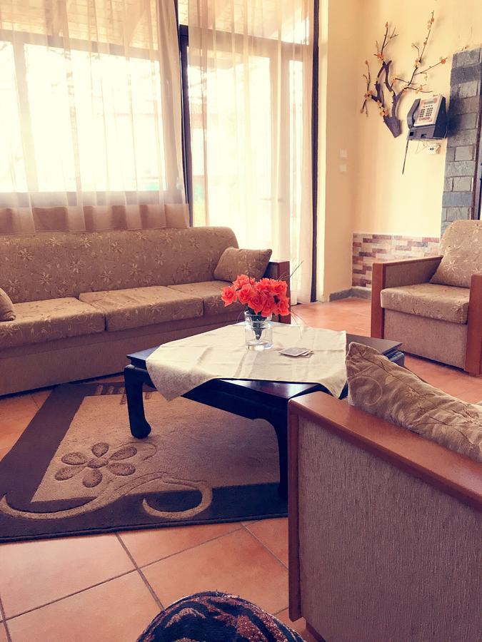 Guesthouse Adonis Káto Loutrákion Dış mekan fotoğraf