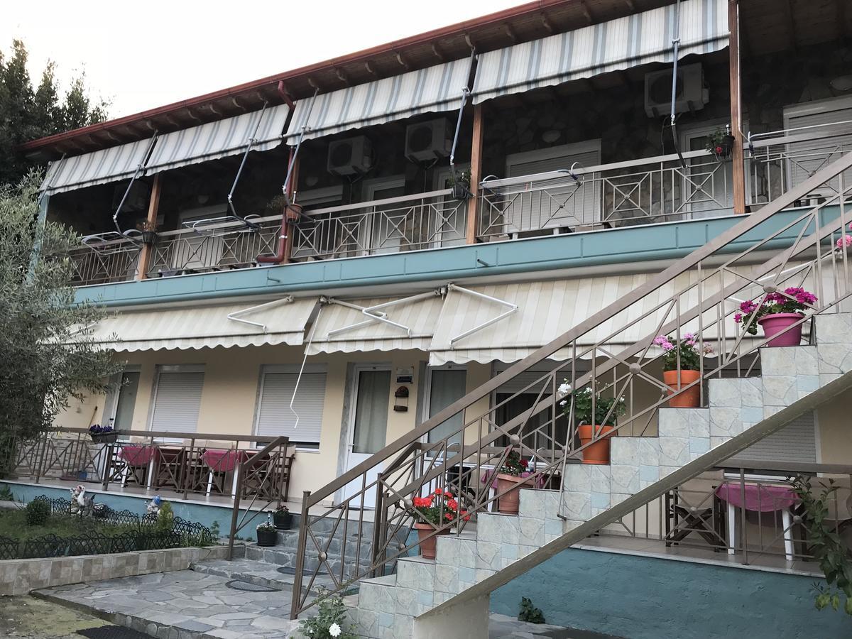 Guesthouse Adonis Káto Loutrákion Dış mekan fotoğraf