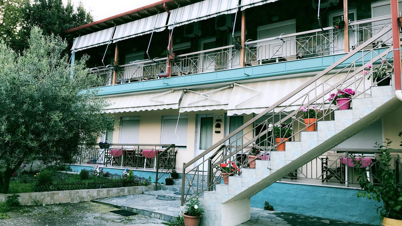 Guesthouse Adonis Káto Loutrákion Dış mekan fotoğraf