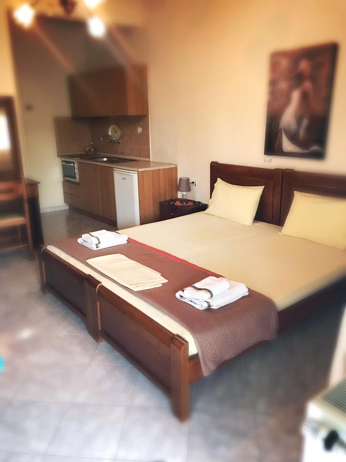 Guesthouse Adonis Káto Loutrákion Dış mekan fotoğraf