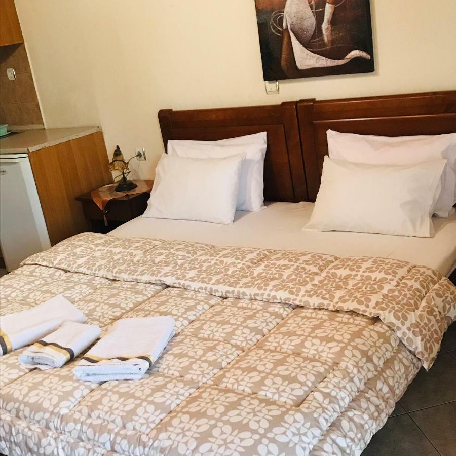 Guesthouse Adonis Káto Loutrákion Dış mekan fotoğraf