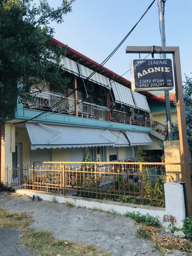 Guesthouse Adonis Káto Loutrákion Dış mekan fotoğraf
