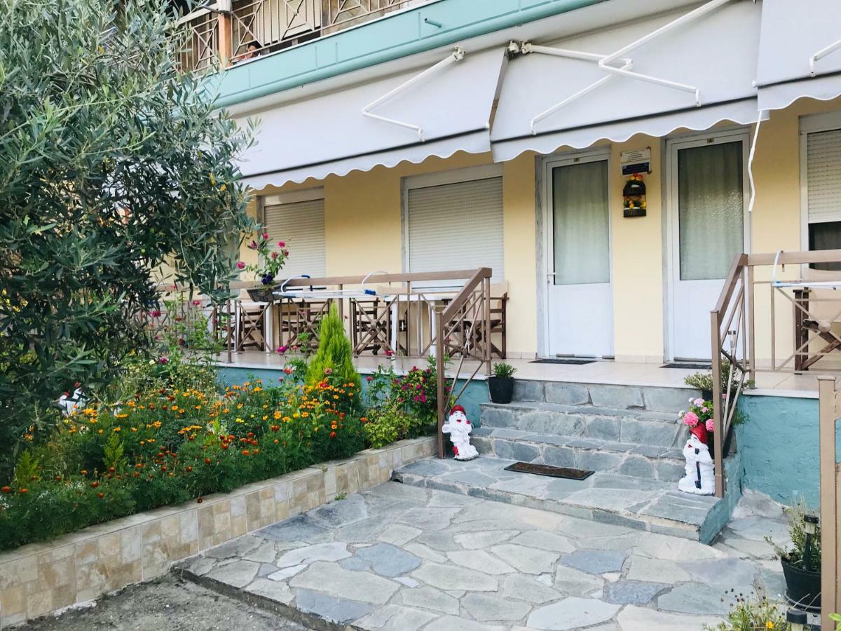 Guesthouse Adonis Káto Loutrákion Dış mekan fotoğraf
