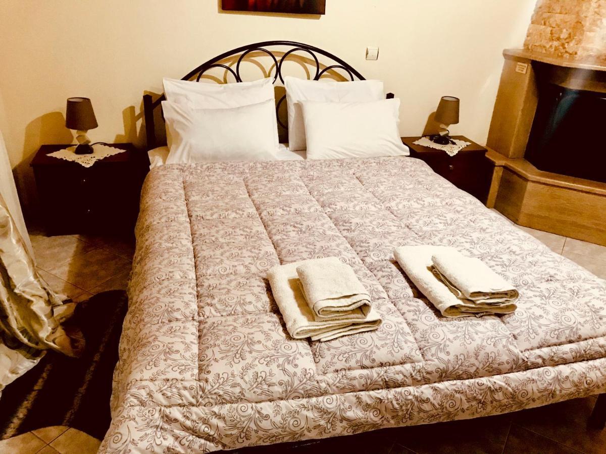 Guesthouse Adonis Káto Loutrákion Dış mekan fotoğraf