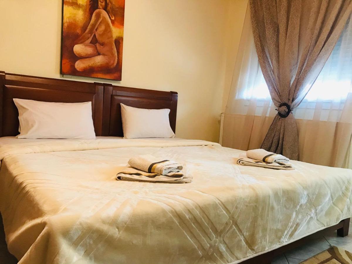 Guesthouse Adonis Káto Loutrákion Dış mekan fotoğraf